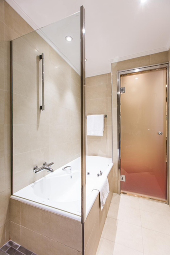 Bathroom 4, Hotel Carlton, Vizcaya