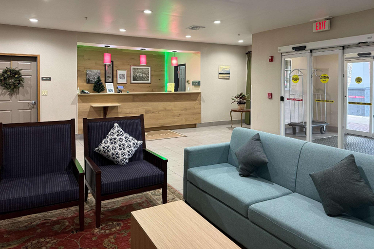 Public Area 3, Country Inn & Suites by Radisson, Elgin, IL, Kane