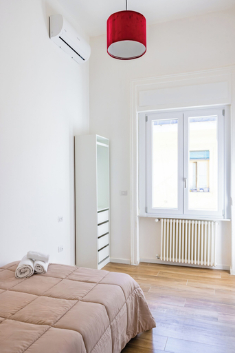 Room 5, Sunny Panoramic Apartment by Napoliapartments, Napoli