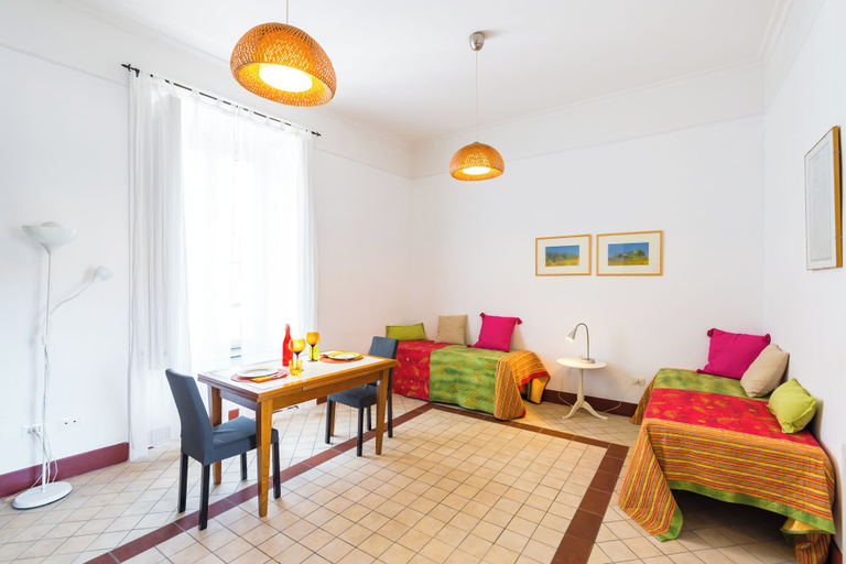 Others 5, Lopez 20 - a Big Family Apartment, Napoli