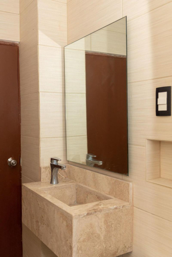 Bathroom 4, Hotel Impala Veracruz, Medellín