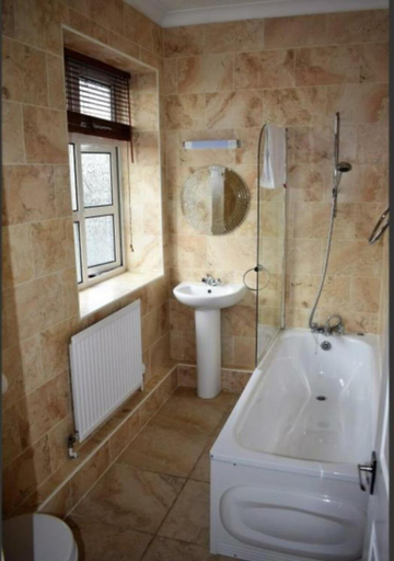 Bathroom, Rettendon Lodge, Essex