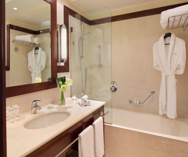 Bathroom 4, Starhotels Excelsior, Bologna