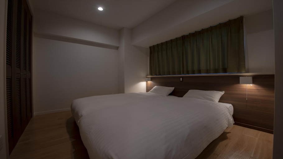 Bedroom 3, Lieta Nakayama, Nago