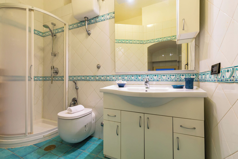 Bathroom 2, Villa Paola - Hidden Panoramic Garden and Terraces by Napoliapartments, Napoli
