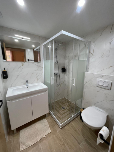 Bathroom 3, Hotel du Parc Canal - Stade de France, Seine-Saint-Denis