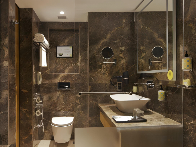 Bathroom 5, Lemon Tree Hotel Chennai, Chennai