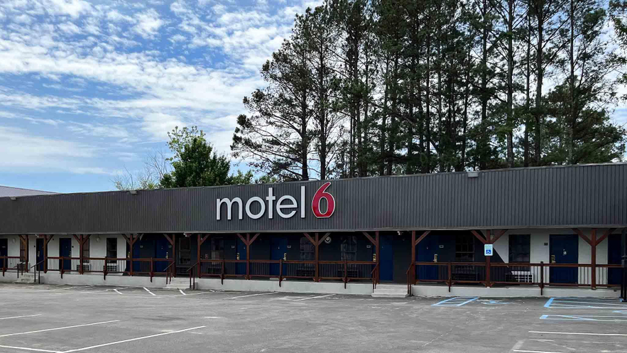 Exterior & Views 2, Motel 6 Cordele, GA, Crisp