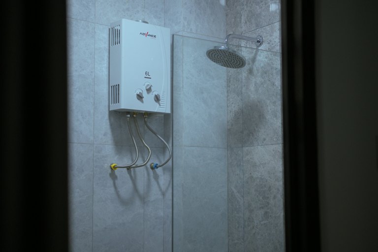 Bathroom, Nywara Guesthouse Yogyakarta, Bantul