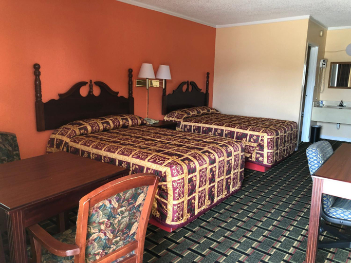 Bedroom 5, Deluxe Inn, Adams
