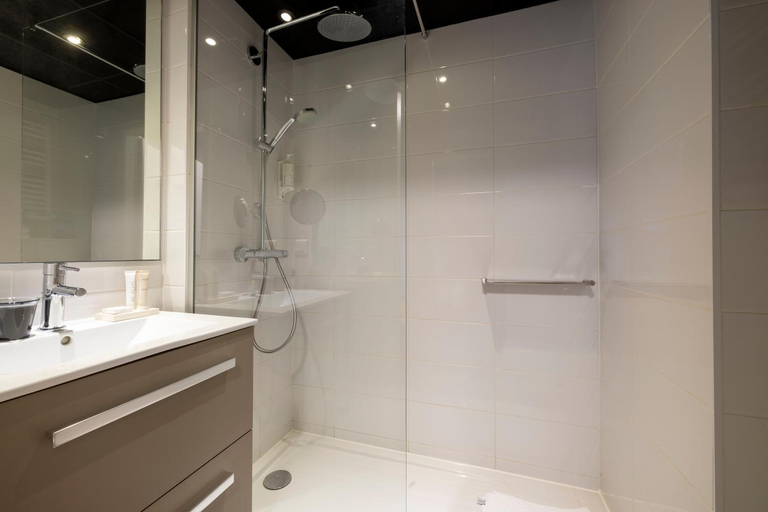 Bathroom 4, Hotel Le Bugatti, Bas-Rhin