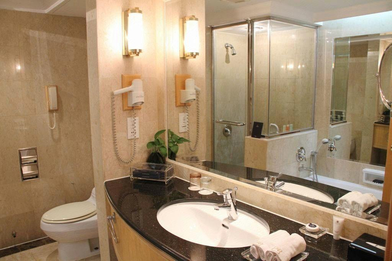 Bathroom 5, Grand Metropark Hotel Nanjing, Nanjing