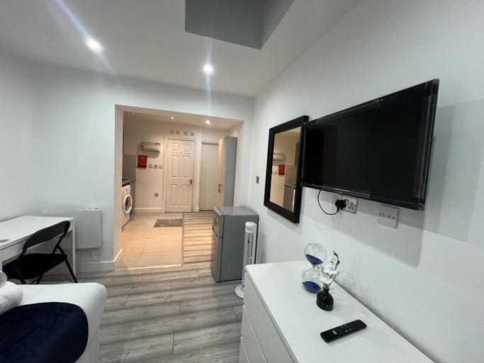 Interior 3, Cozy Harrow Studio With Extra Bed, London