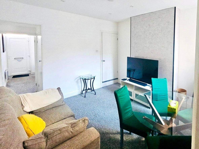 Living area 4, 2 Bed House - Sleeps 5 - Garden - Parking - Wifi, Leicester