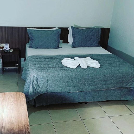 Others 4, Hotel Redentor, Santa Vitória