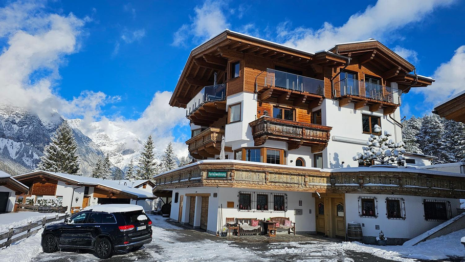 Exterior & Views 1, Schickster Sky Lodge und Chalet Rossi, Innsbruck Land