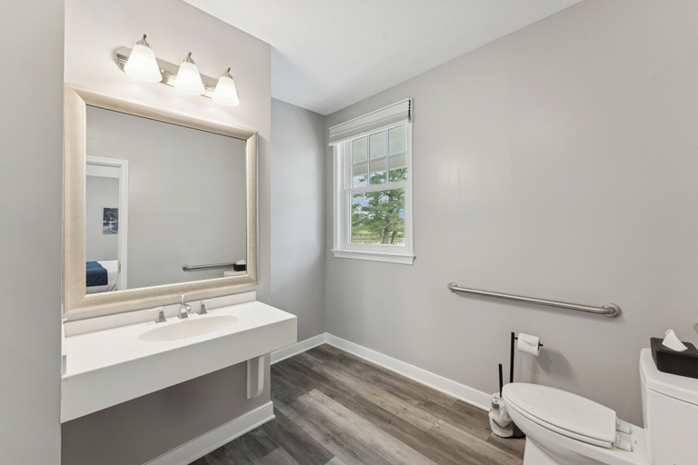 Bathroom 4, Airlie Hotel, Fauquier