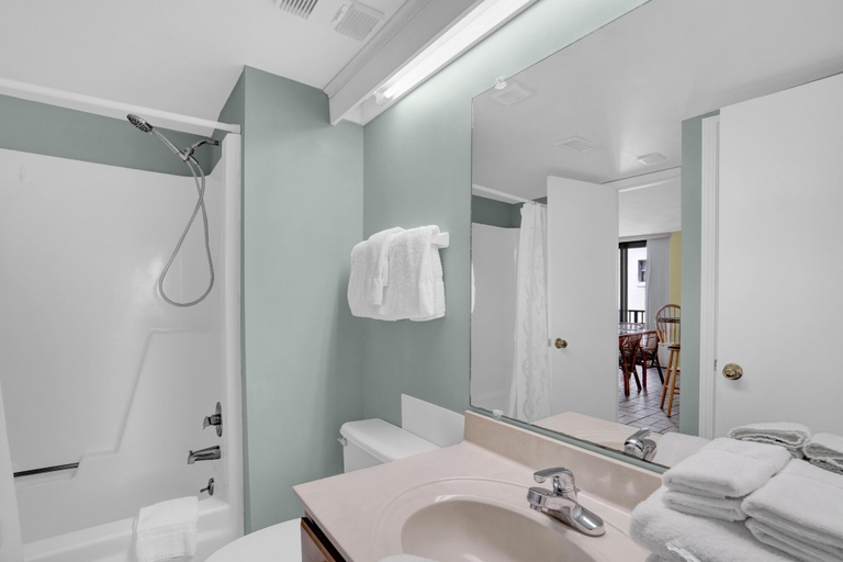Bathroom 4, Wind Drift 501e, Escambia