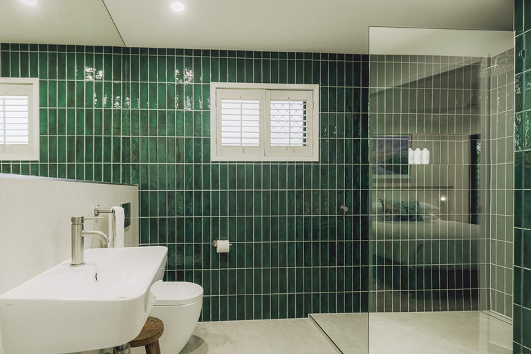 Bathroom 3, 1770 Getaway, Miriam Vale