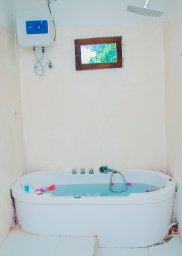 Bathroom, Menai Bay Beach Bungalows, Kati