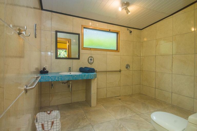Bathroom 3, Posada Nena Caribe, Talamanca