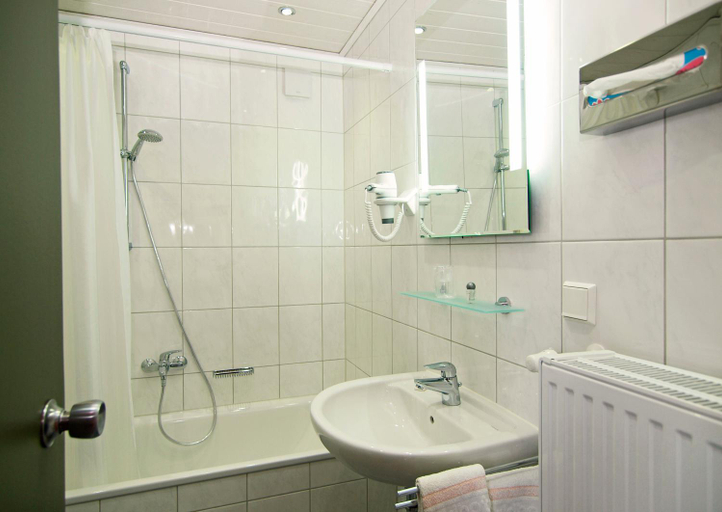Bathroom 3, Waldhotel Felsenkeller, Osnabrück