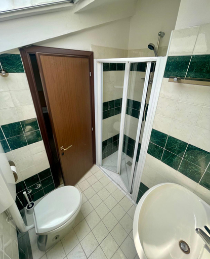 Bathroom 4, Adler, Rimini