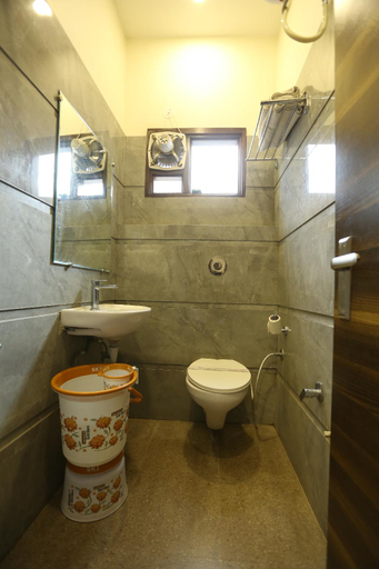 Bathroom 3, OM SAI B&B, Amritsar