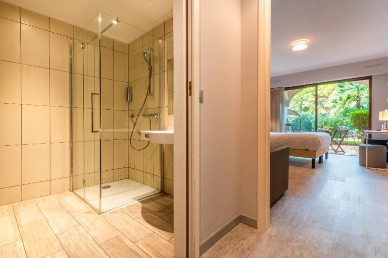 Bathroom 3, Bahia, Alpes-Maritimes