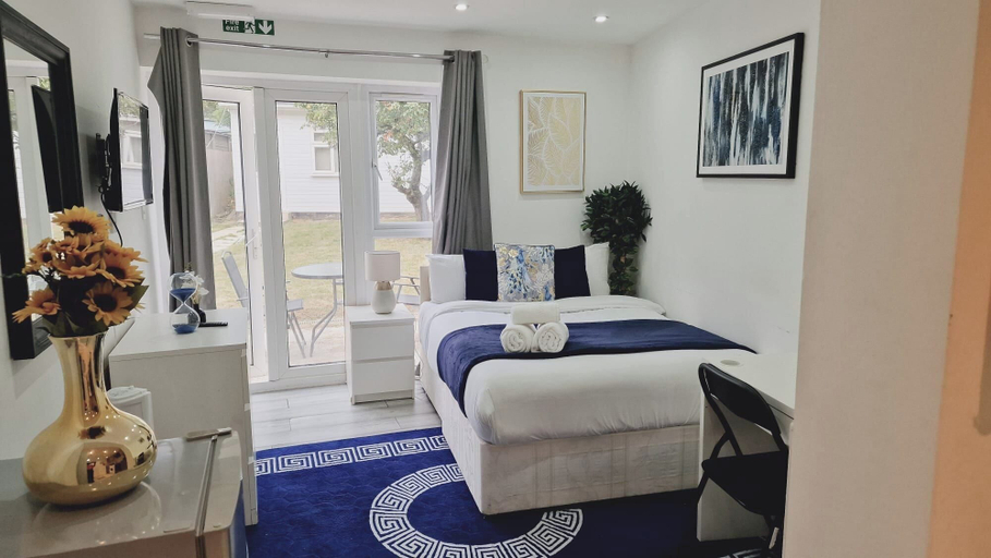 Room 4, Cozy Harrow Studio With Extra Bed, London