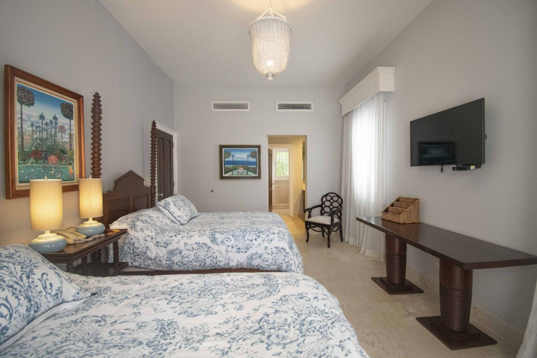Room 2, Ocean Front Luxury Villa in Golf and Beach Resort, Salvaleon de Higuey