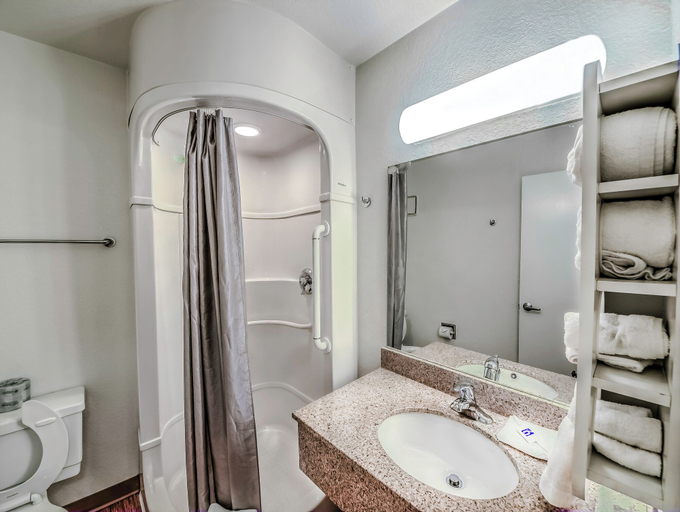Bathroom 3, Motel 6 – Colorado Springs, CO – South/Metro Area, El Paso