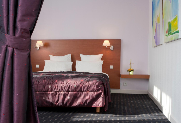 Bedroom 2, Logis Hotel Restaurant La Palette, Haut-Rhin
