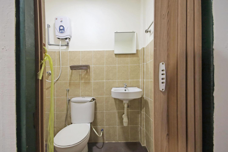 Bathroom 4, Hotel O Shalimar, Kuala Lumpur