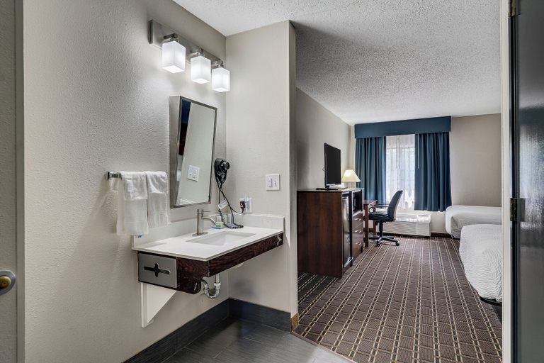 Bathroom 4, Baymont by Wyndham La Crosse/Onalaska, La Crosse