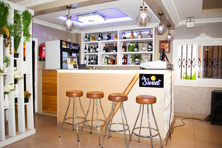 Food & Drinks 2, Bulon Hotel, Mfoundi