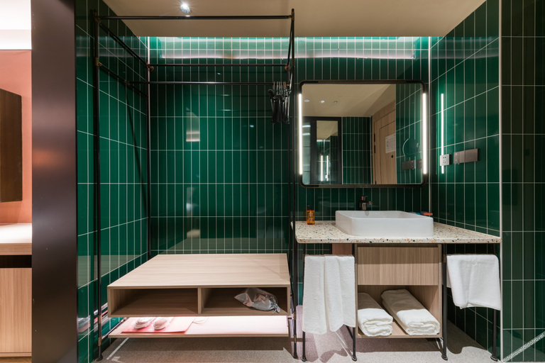 Bathroom 3, Orange Hotel Linzhi Yak Square, Nyingtri