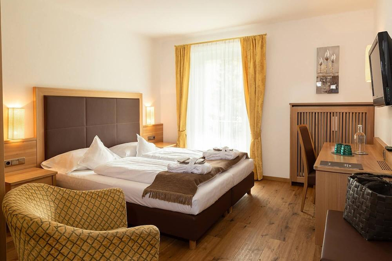 Bedroom 3, Family Hotel Posta, Bolzano