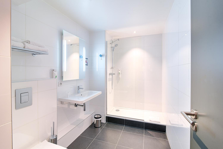 Bathroom 4, ibis Styles Lyon Centre Confluence, Rhône