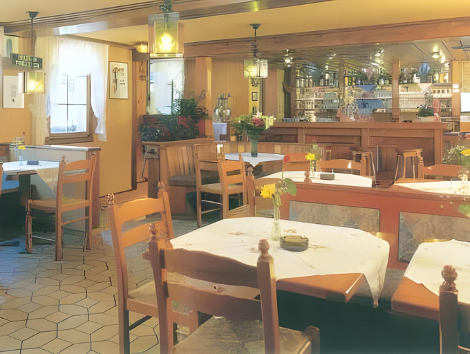 Others 5, Hotel Alpina, Leuk