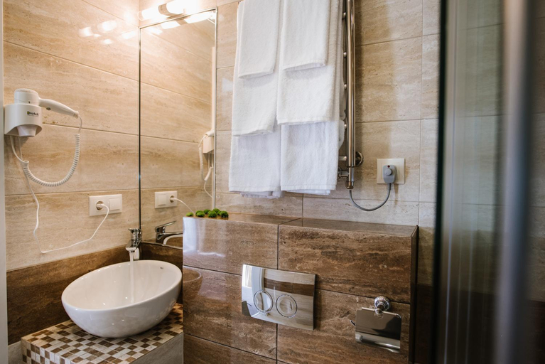 Bathroom 4, Hotel Alkor, Drohobyts'ka