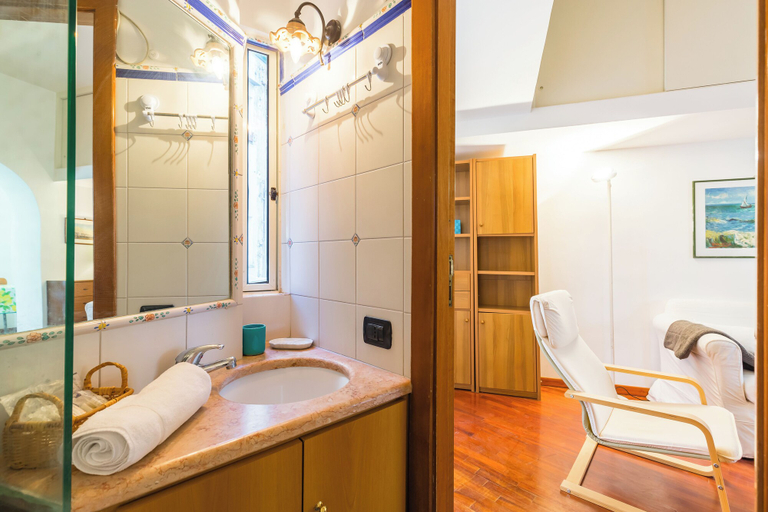 Bathroom 4, Parthenope s Eye on the Seafront, Napoli