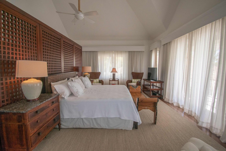 Room 5, Ocean Front Luxury Villa in Golf and Beach Resort, Salvaleon de Higuey