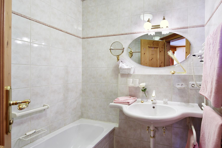 Bathroom 2, Villa Angela, Schwaz
