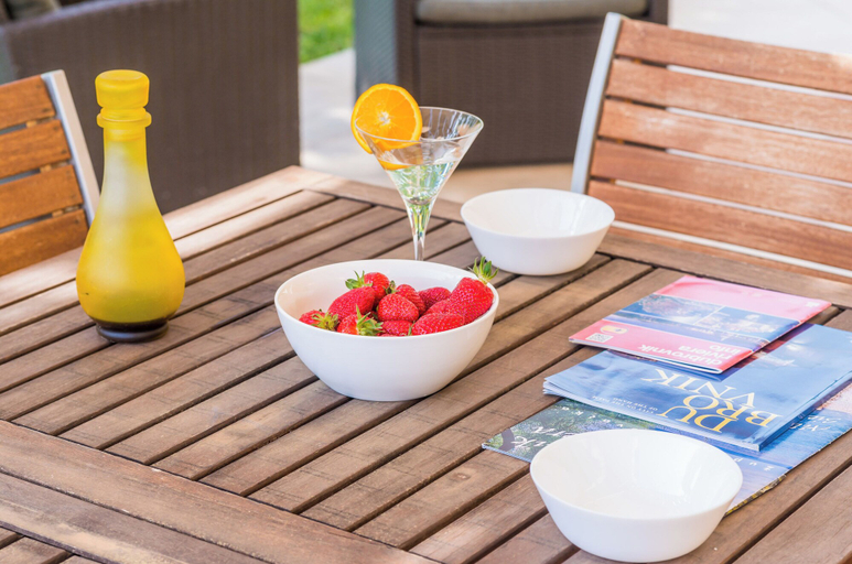 Food & Drinks, Color Apartments, Župa Dubrovačka