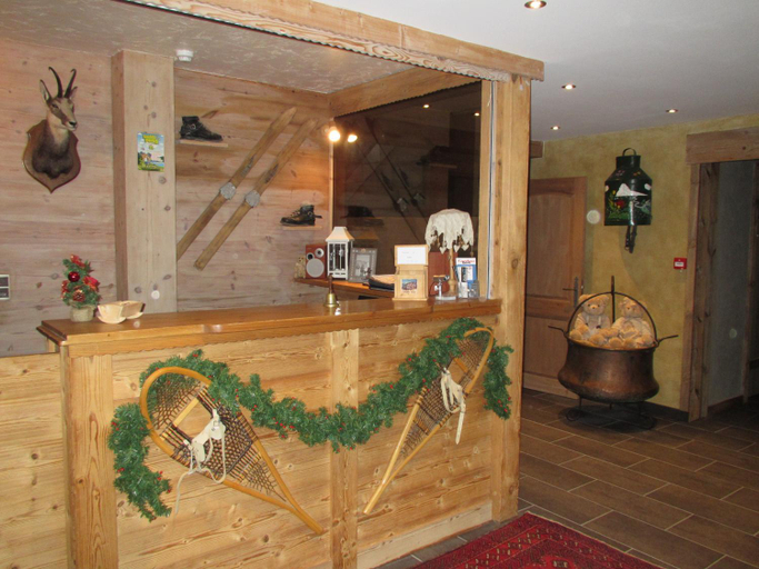 Public Area, Alpen Roc, Haute-Savoie