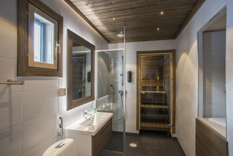 Bathroom, Valkea Arctic Lodge, Lapland