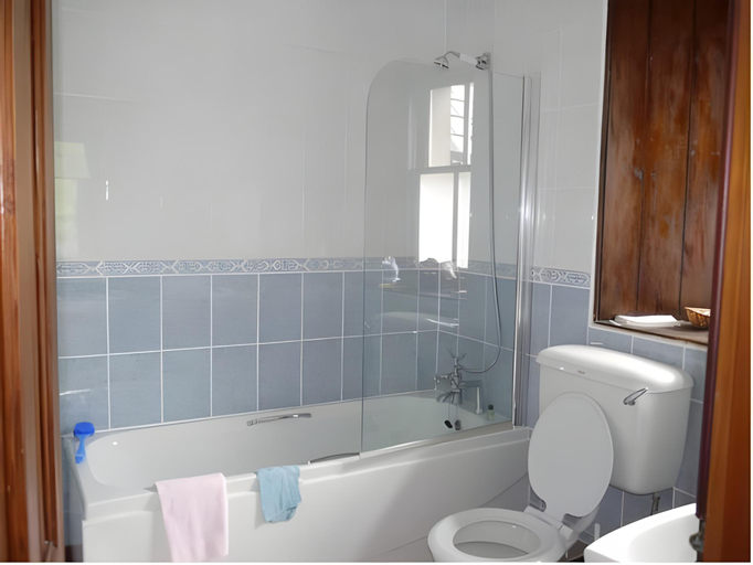Bathroom 3, Shieldaig Lodge, Highland