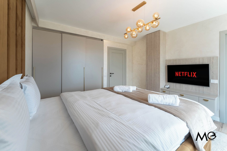 Bedroom 3, MoHost Valcom - Luxury Skyline Penthouse, Brasov