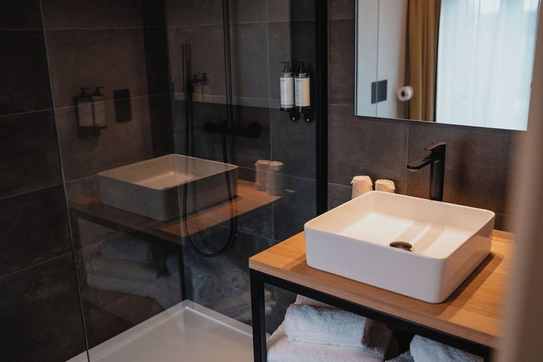 Bathroom 5, Hotel & Restaurant Maison Pal’Ange Durbuy, Luxembourg